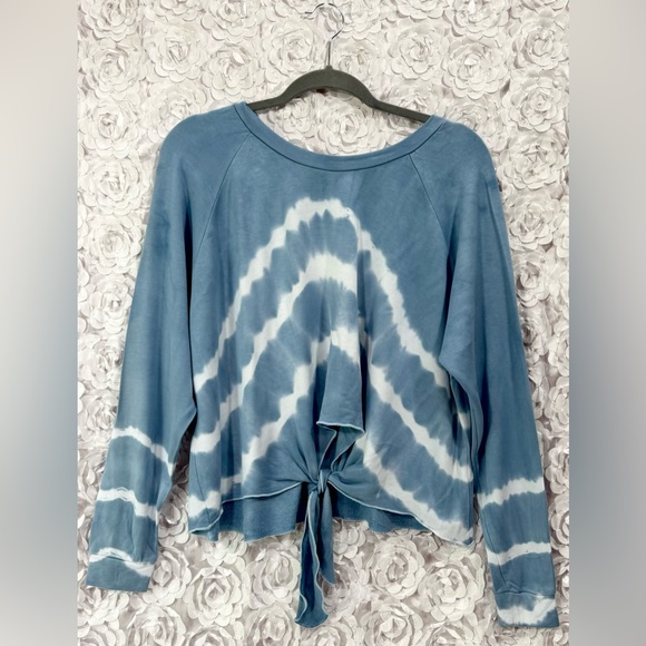 YANA K NWT Lola Tie Dye Long Sleeve Sweater Size Medium Blue & White Boho Top - Picture 1 of 9